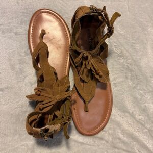 Minnetonka Women Brown Suede Leaf Fringe Gladiator Sandals Boho Flat Back Zip 10